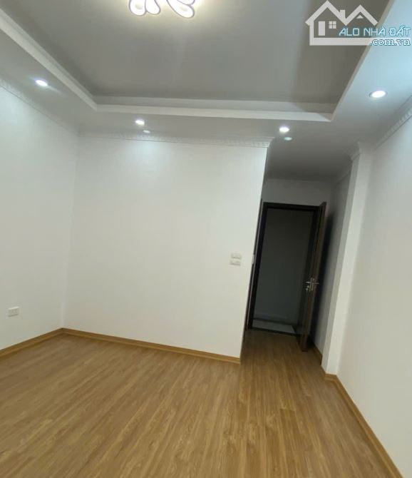 Bán nhà Thạch Bàn, Long Biên 30m2, 5 tầng, ô tô đỗ gần, 5.75 tỷ - 4