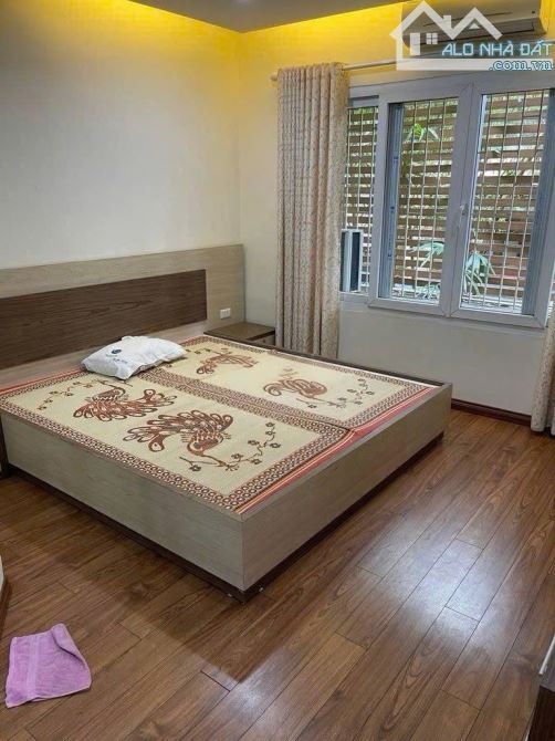 Cho thuê căn hộ T2 mặt đường Láng Hạ, Đống Đa. Giá: 12tr - 4