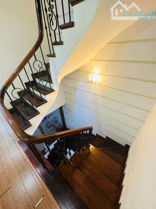 Bán nhà Đê La Thành - Đống Đa - 56m -5 tầng - phân lô - oto-18.8 tỷ - 4