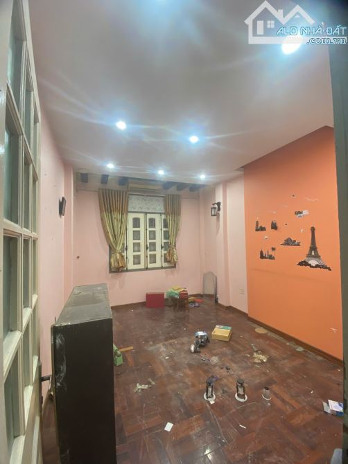Cho thuê nhà nguyên căn lô góc Trần Quốc Hoàn. DT 50m2, 5 tầng. 22 triệu(tháng) - 5