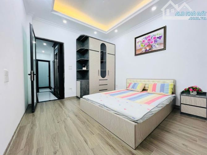 Hàng độc 10,5 tỷ, 50m2, 5 tầng nhà mới koong, thang máy, ngõ ba gác, 80m ra mặt phố