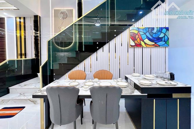 🚨 Chính chủ gửi bán nhà 3 tầng MT Phường 4 - TP Tân An - Long An 82m² - 2.3 tỷ SHR - 5