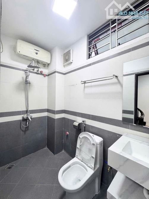 Bán Nhà Trần Đại Nghĩa – 45m²– 5 Tầng – MT 4m – Lô Góc, Ô Tô Đỗ Cửa – Giá 10 Tỷ - 5