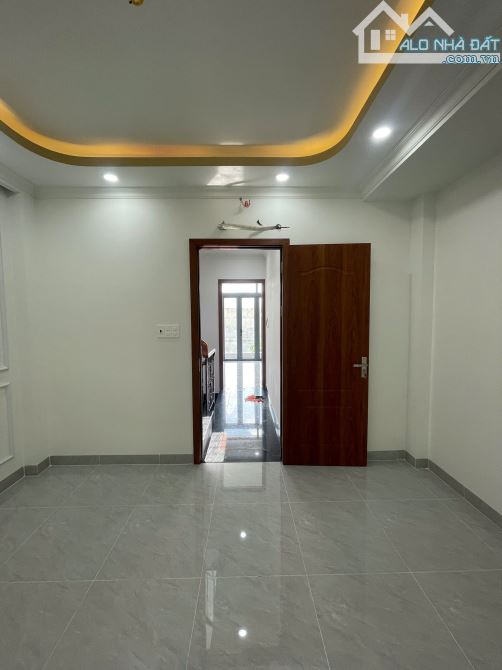 Bán nhà mới xây 3 tầng ĐƯỜNG 40 Hiệp Bình Chánh Tp Thủ Đức có vỉa hè Đường 7M - 5