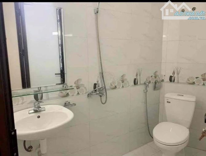 Cho thuê nhà ngõ Vũ Tông Phan dt 35mx 5 tầng, 3 PN, 4 WC, 15TR/TH - 5