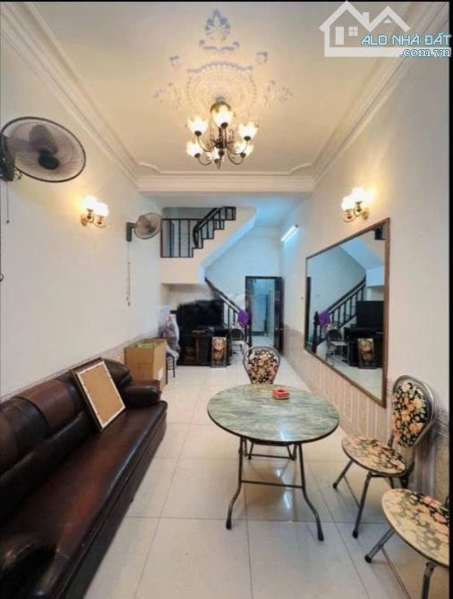 Cho Thuê nhà ngõ Đường Láng, Đống Đa, 40m x 4tầng, 4 ngủ, 3 vs, Giá 15 triệu - 5
