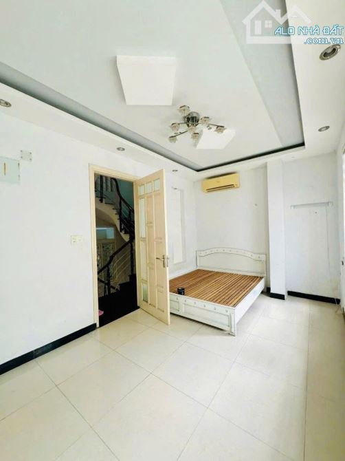 Cho thuê nhà 3 tầng kiệt đường Tiểu La, Hoà Cường Bắc. Diện tích 53m2. Giá 10 triệu - 5