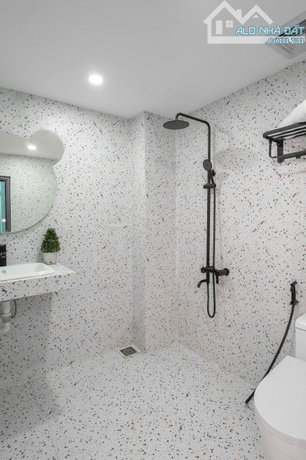 Có ngay 60tr chỉ với 16 tỷ sở hữu ngay tòa CHDV với 14 phòng, vị trí giáp quận 1 - 5
