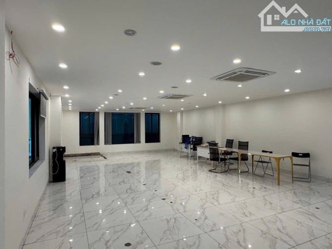 BÁN TOÀ VĂN PHÒNG MẶT PHỐ TRẦN VỸ 120m2 - 10T THANG MÁY - MT 8m - 90 TỶ - HẦM - KINH DOANH - 5