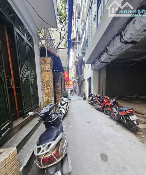 Bán ccmn Cầu Giấy- 46m- ô tô g- thang máy- đủ PCCC - 9 pkk- DT hơn 500tr/n- 9 tỷ hơn - 5