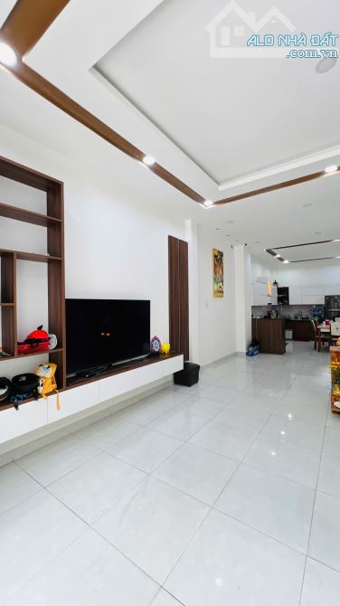 Nhỉnh 7.xx tỷ gấp bán nhà 3 tầng khu phân lô 403 Trần Thị Năm, hẻm 12m, 88m2 ngang 5.5m - 5