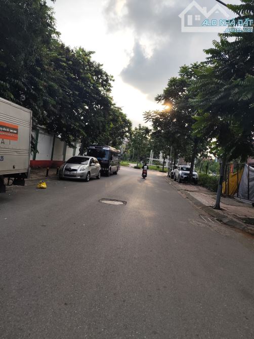 Bán đất tái định cư trần đăng khoa 90m² , mt 7m lô góc vỉa hè ôtô tránh giá chào 29,4 tỷ . - 5