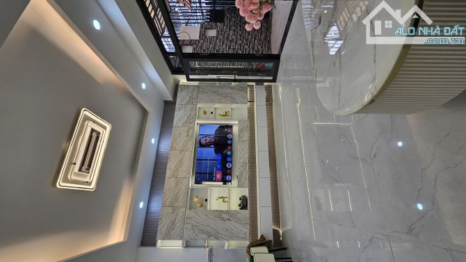Sát mặt tiền xe hơi Ngang 6 x 11 nhà mới 3 tấm 79 triệu Q7 - 5