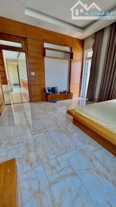 BÁN BIỆT THỰ MẶT TIỀN SÂN VƯỜN - 1.100M2 ( 17M X 60M) - TRUNG CHÁNH HÓC MÔN - 23.8 TỶ. - 5
