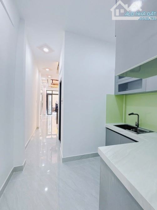 BÁN NHÀ MỚI ĐẸP 2 TẤM QUẬN 4 DT 45m2 HẺM 1/ SÁT MT KHU DÂN CƯ 3PN + 2WC GIÁ 4TỈ 5 TL - 5