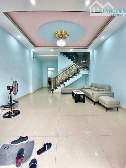 Nhà 3 tầng đường Nguyễn Văn Quá, diện tích 5,2m ❌ 13m 💰5.99Tỷ - 5