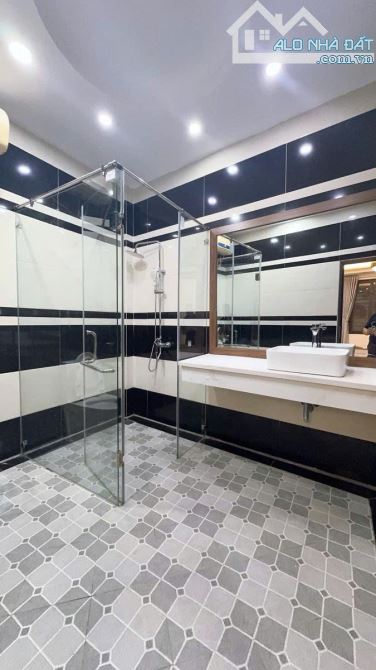 SIÊU PHẨM TT CẦU GIẤY NHÀ ĐẸP Ở NGAY  FULL NỘI THẤT 50m 6 TẦNG 10.5 TỶ THOÁNG TRƯỚC SAU - 5