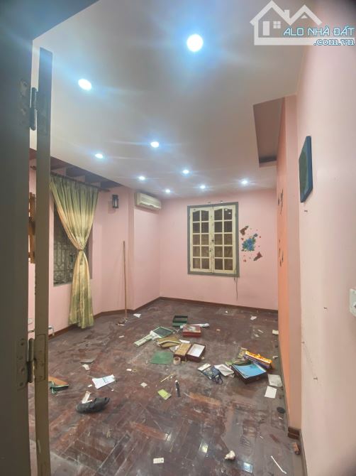 Cho thuê nhà nguyên căn lô góc Trần Quốc Hoàn. DT 50m2, 5 tầng. 22 triệu(tháng) - 6