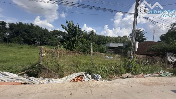 Ngay ủy ban xã bến cầu ,718m 2 , shr , đã có đất ở,  đường  Bêtông 6 m , - 6