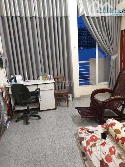 Cho thuê nhà nguyên căn Hẻm xe hơi - Cạnh Khu C làng đại học giá chỉ 9.5tr - 6