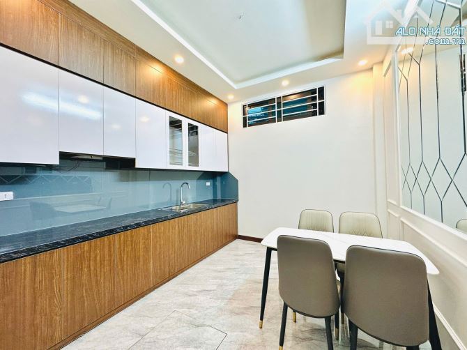 CẦU GIẤY PHÂN LÔ 2 MẶT NGÕ - KHU DÂN CƯ ĐÔNG - 41M2 X 5 TẦNG - 9,65 TỶ - 6