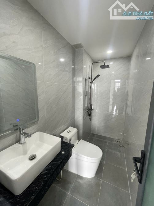 Bán nhà mới xây 3 tầng ĐƯỜNG 40 Hiệp Bình Chánh Tp Thủ Đức có vỉa hè Đường 7M - 6
