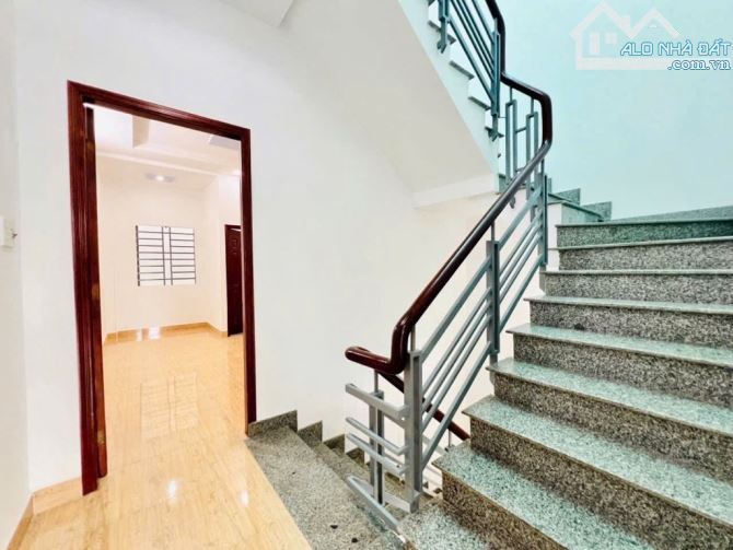 BÁN nhà  MT hẻm 12m có vỉa hè rộng- 3 Tầng BTCT - Ngay Hiệp Thành City - 6