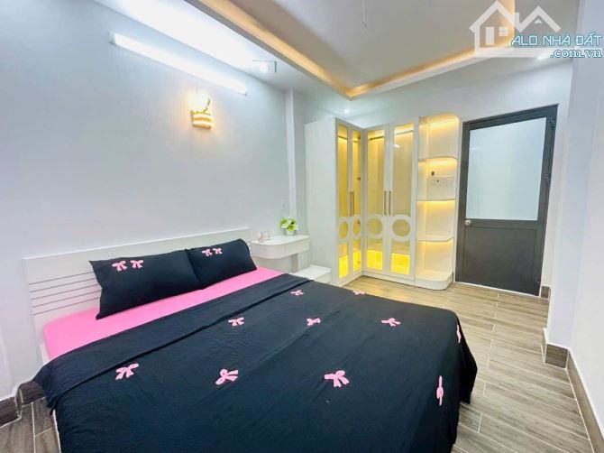 NHÀ CẠNH CHỢ, 70M2 - 3PN - ÔTÔ ĐỖ CỬA - 4TỶ68.. - 6