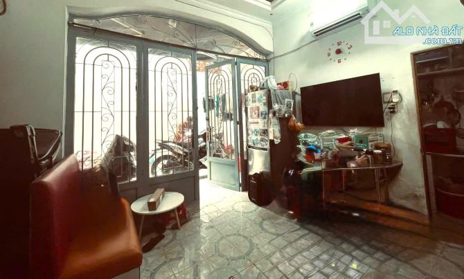 🔵 Bán Nhà Trần Đình Xu, Q1. (DTSD:71m2), 3 Lầu, SHR, Cách MT 30m, Chi 5 tỷ - 6