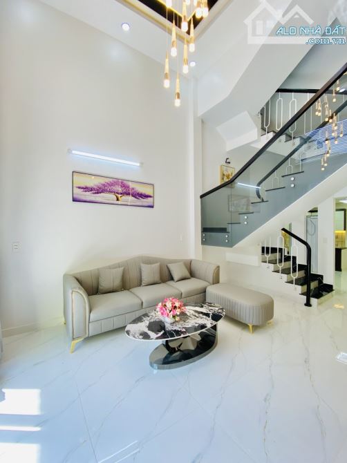 HẺM 6M XE HƠI ĐỖ CỬA, SÁT QUẬN 7, 50M2, 4PN, NHÀ ĐẸP 4 TẦNG TẶNG HẾT NỘI THẤT, CHỈ 6.1 TỶ - 6
