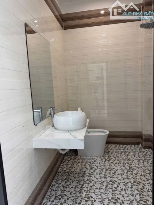 🔥 Nhà 4 tầng 4 mê đường 5m5 Nguyễn Huy Tự.  👉 Nhà được thiết kế 4 phòng ngủ, 4wc, - 6