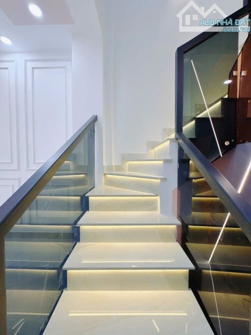 BÁN NHÀ MỚI ĐẸP 2 TẤM QUẬN 4 DT 45m2 HẺM 1/ SÁT MT KHU DÂN CƯ 3PN + 2WC GIÁ 4TỈ 5 TL - 6