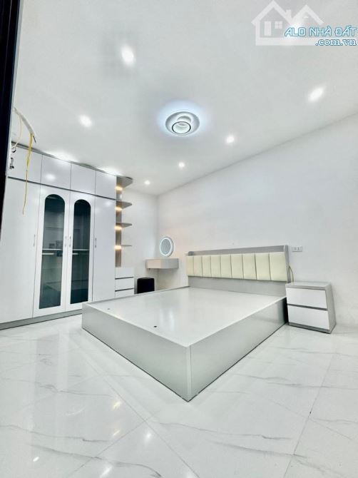 BÁN TẬP THỂ TẦNG 1 NGÕ QUAN THỔ! 85M2, 3 NGỦ RIÊNG, SÂN RỘNG BẠT NGÀN, FULL NỘI THẤT, NGAY - 6