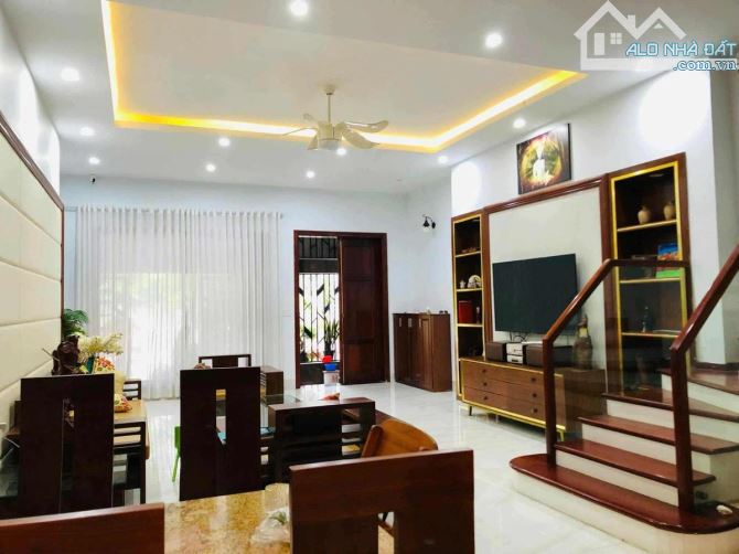 TRIỀU KHÚC, THANH TRÌ: 83/100m - 6T - Mt: 6,7m giá 36,5 Tỷ - NHÀ 2 MẶT TIỀN - 6