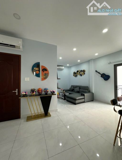 HÀNG HIẾM CHDV QUẬN 3 – MT GẦN CÁCH MẠNG THÁNG 8 – THANG MÁY – DOANH THU 1,5 TỶ/NĂM. 41 TỶ - 7
