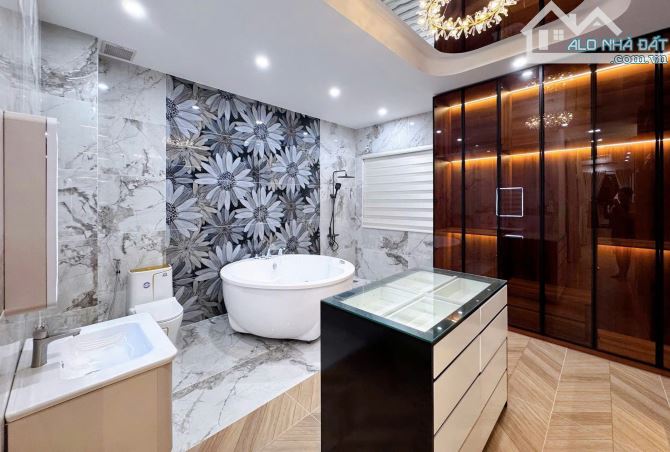 🚨 Chính chủ gửi bán nhà 3 tầng MT Phường 4 - TP Tân An - Long An 82m² - 2.3 tỷ SHR - 7
