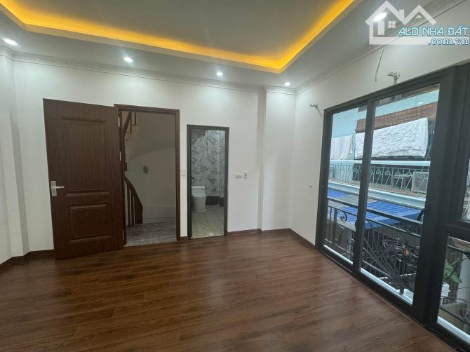 NR kiểu CCMN TT Thanh Xuân 40m2 x 5 tầng 8PN - 26tr/tháng. Cách MP Nguyễn Trãi đúng 20m - 7