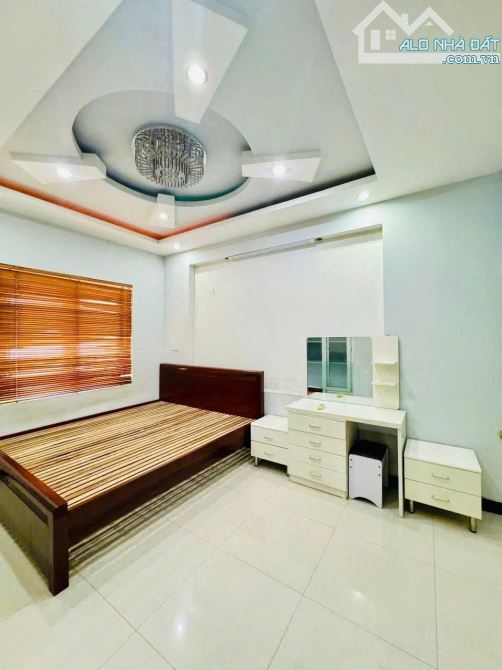 Cho thuê nhà 3 tầng kiệt đường Tiểu La, Hoà Cường Bắc. Diện tích 53m2. Giá 10 triệu - 7