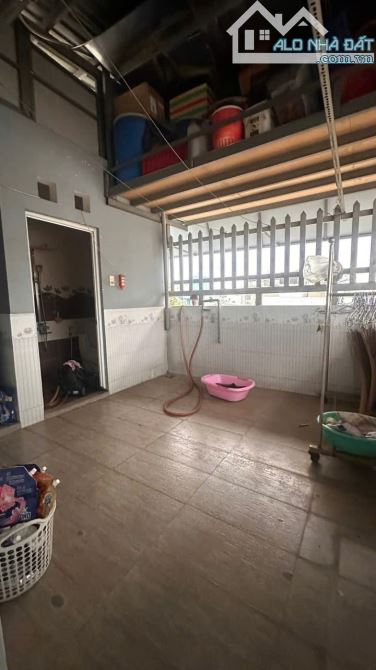Nhà đẹp 2 lầu diện tích khủng 4,7mx22,5m ĐHT06 ngay công viên KDC an sương q12 - 7