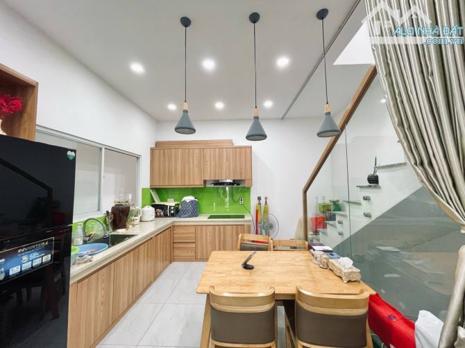 Bán nhà Bình Thạnh - hẻm 8m - 92m2 - nở hậu - 3 tầng kinh doanh - 7