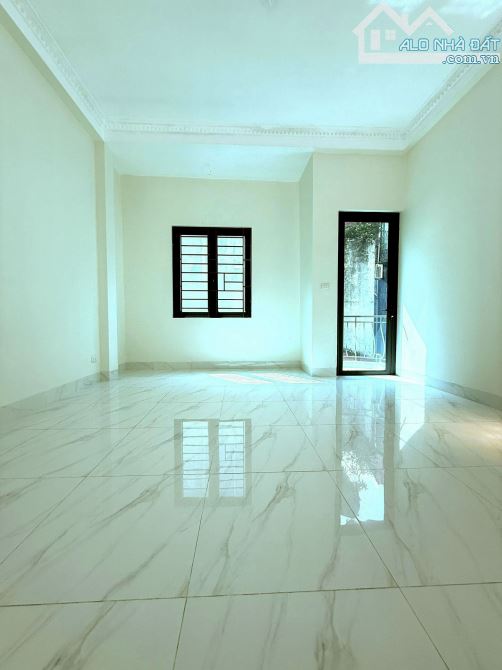 BÁN NHÀ PHÂN LÔ TÔ VĨNH DIỆN- dt 60mX 4 tầng- 2 thoáng- 15M ra oto tránh. - 7