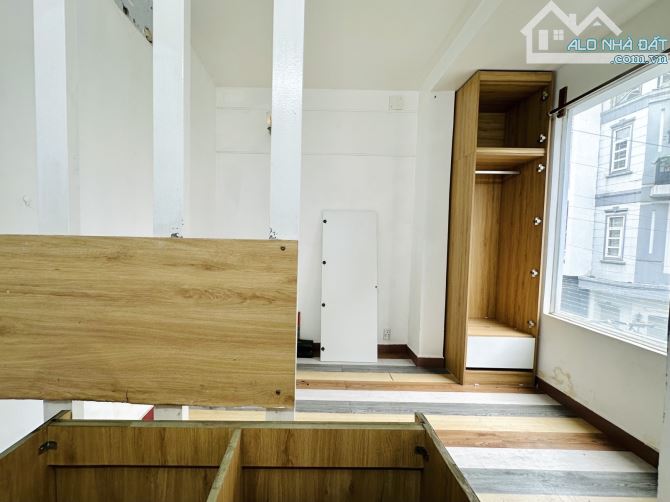Bán nhà mặt tiền Phú Nhuận - khu Phan Xích Long - 6 tầng - 12 phòng - 7