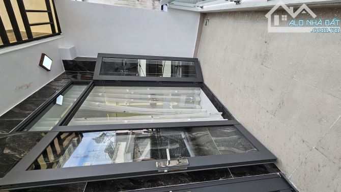 Sát mặt tiền xe hơi Ngang 6 x 11 nhà mới 3 tấm 79 triệu Q7 - 7