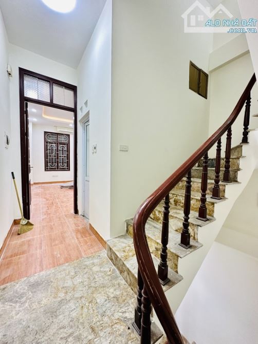 SIÊU PHẨM PHÂN LÔ – 5 TẦNG MỚI – NGÕ RỘNG THOÁNG – CÁCH Ô TÔ CHỈ 40M – NGUYỄN KHOÁI - 7