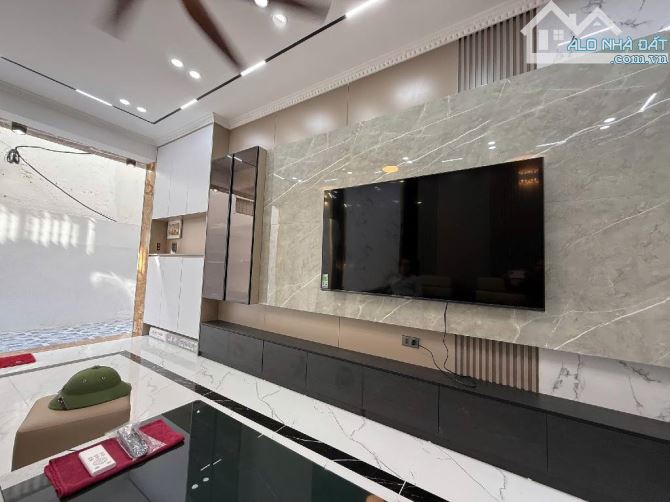 Bán nhà phố Ngọc Thụy 39m2- 6 tầng- 8.9 tỷ, thang máy, gần ô tô, đường Hồng Tiến - 7