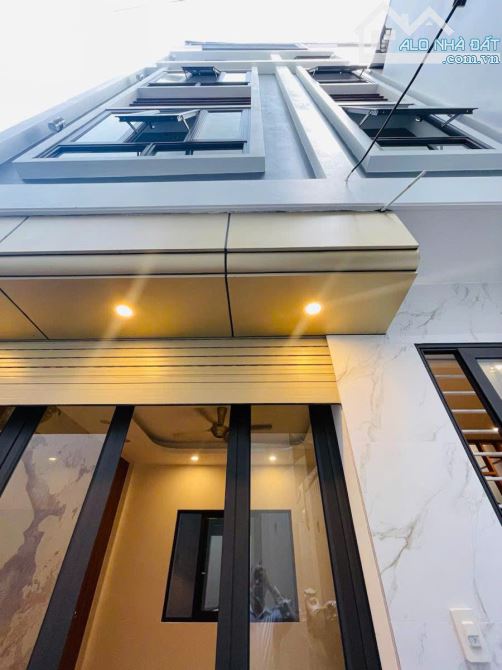 NHÀ PHÂN LÔ 1 NHÀ RA PHỐ VỈA HÈ  Ô TÔ 16 CHỖ RỘNG 70m 6 TẦNG 29 TỶ HOÀNG QUỐC VIỆT - 7