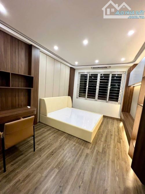 Bán nhà phố Miêu Nha, 35m², 5 tầng, 2 thoáng, 50m ra ô tô tránh, nhỉnh 5 tỷ - 7