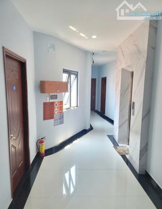 HÀNG HIẾM CHDV QUẬN 3 – MT GẦN CÁCH MẠNG THÁNG 8 – THANG MÁY – DOANH THU 1,5 TỶ/NĂM. 41 TỶ - 8