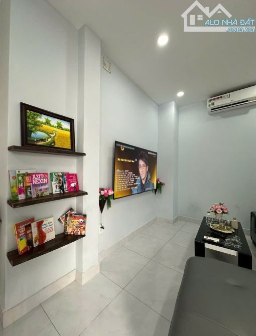 HÀNG HIẾM CHDV QUẬN 3 – MT GẦN CÁCH MẠNG THÁNG 8 – THANG MÁY – DOANH THU 1,5 TỶ/NĂM. 41 TỶ - 8