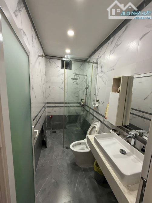 Bán Nhà 1 Trệt 2 Lầu ngay Giáo Xứ Thuận Hoà P. Tân Phong - Cách đường Nguyễn Ái Quốc 300M - 8